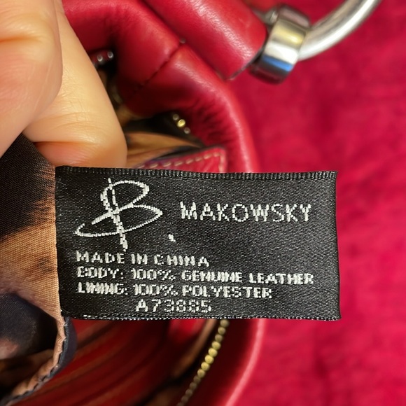 B MAKOWSKY GENUINE RED PEBBLED LEATHER CROSSBODY HANDBAG WITH LEOPARD LINING - Picture 10 of 13